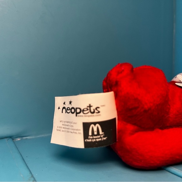 Neopets 2005 McDonald's Happy Meal Toy - Red Grarrl Plushie with Doglefox clip - Picture 4 of 6